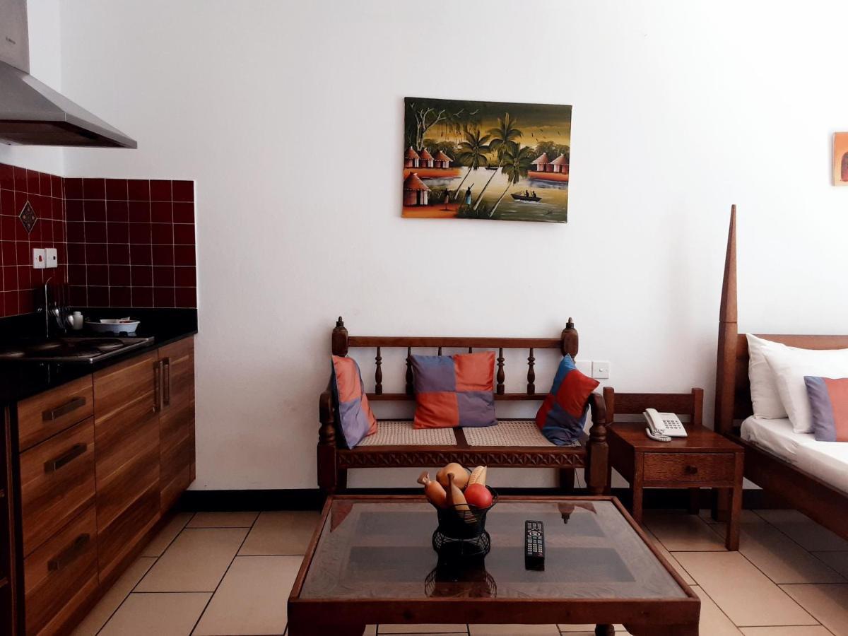 Cowrie Shell Beach Apartments Official Бамбури Екстериор снимка