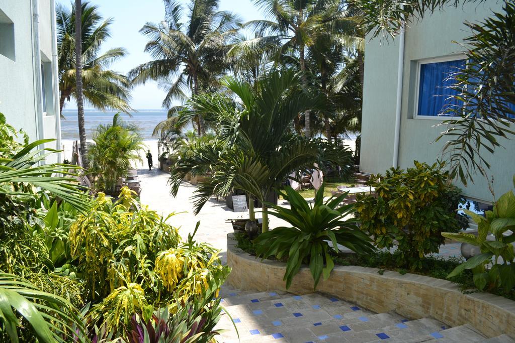 Cowrie Shell Beach Apartments Official Бамбури Екстериор снимка