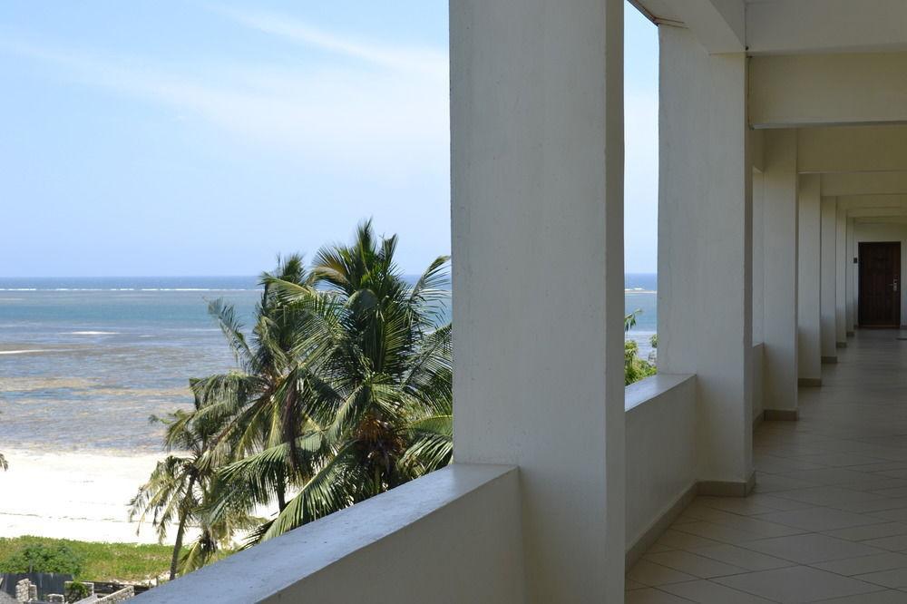Cowrie Shell Beach Apartments Official Бамбури Екстериор снимка
