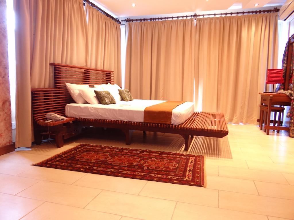 Cowrie Shell Beach Apartments Official Бамбури Екстериор снимка