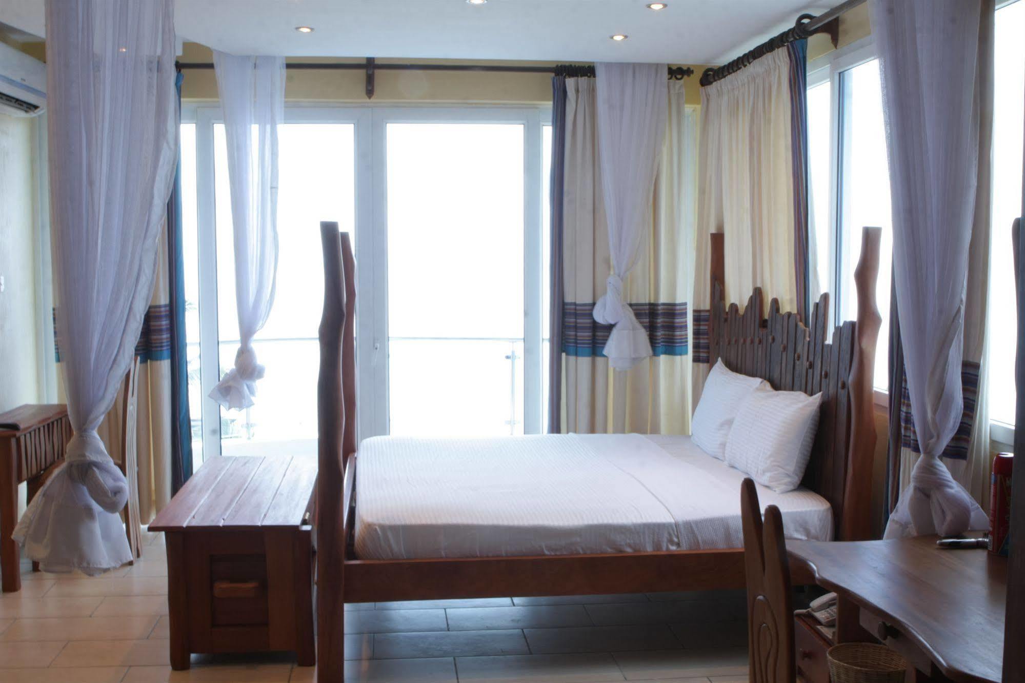 Cowrie Shell Beach Apartments Official Бамбури Екстериор снимка