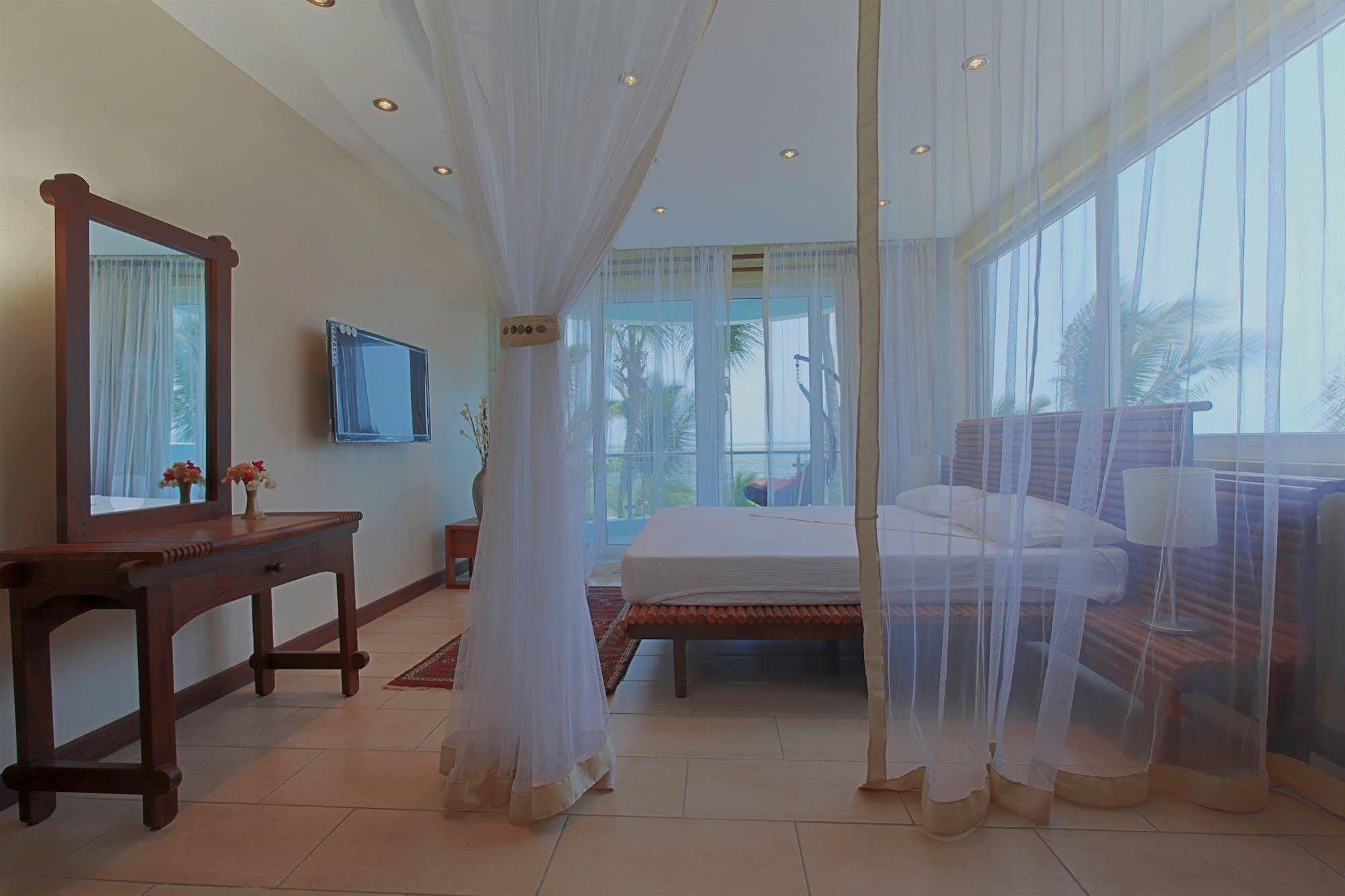 Cowrie Shell Beach Apartments Official Бамбури Екстериор снимка
