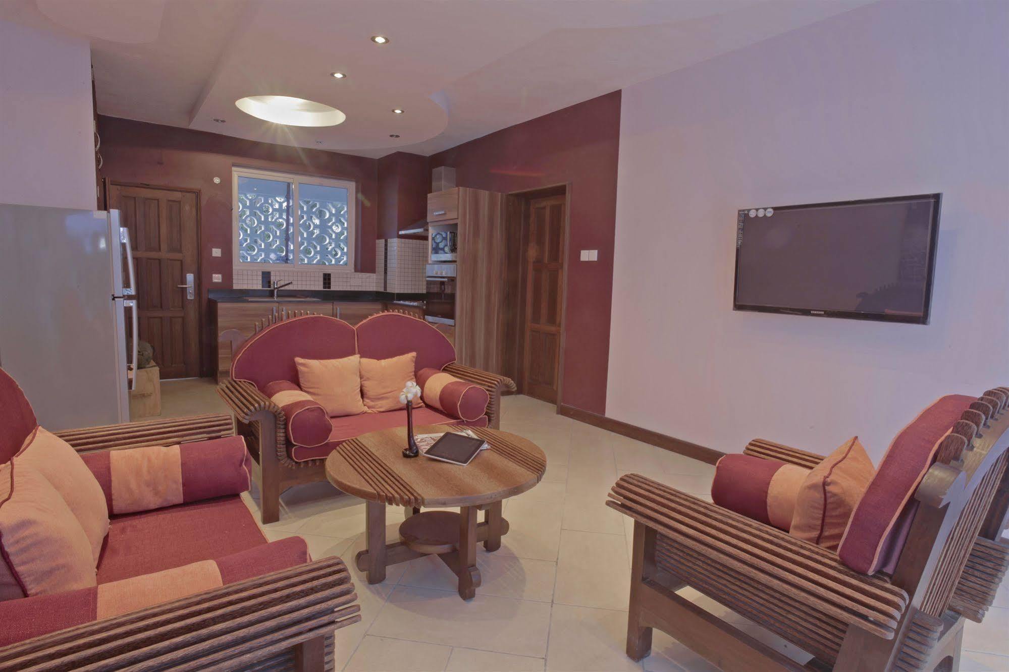 Cowrie Shell Beach Apartments Official Бамбури Екстериор снимка