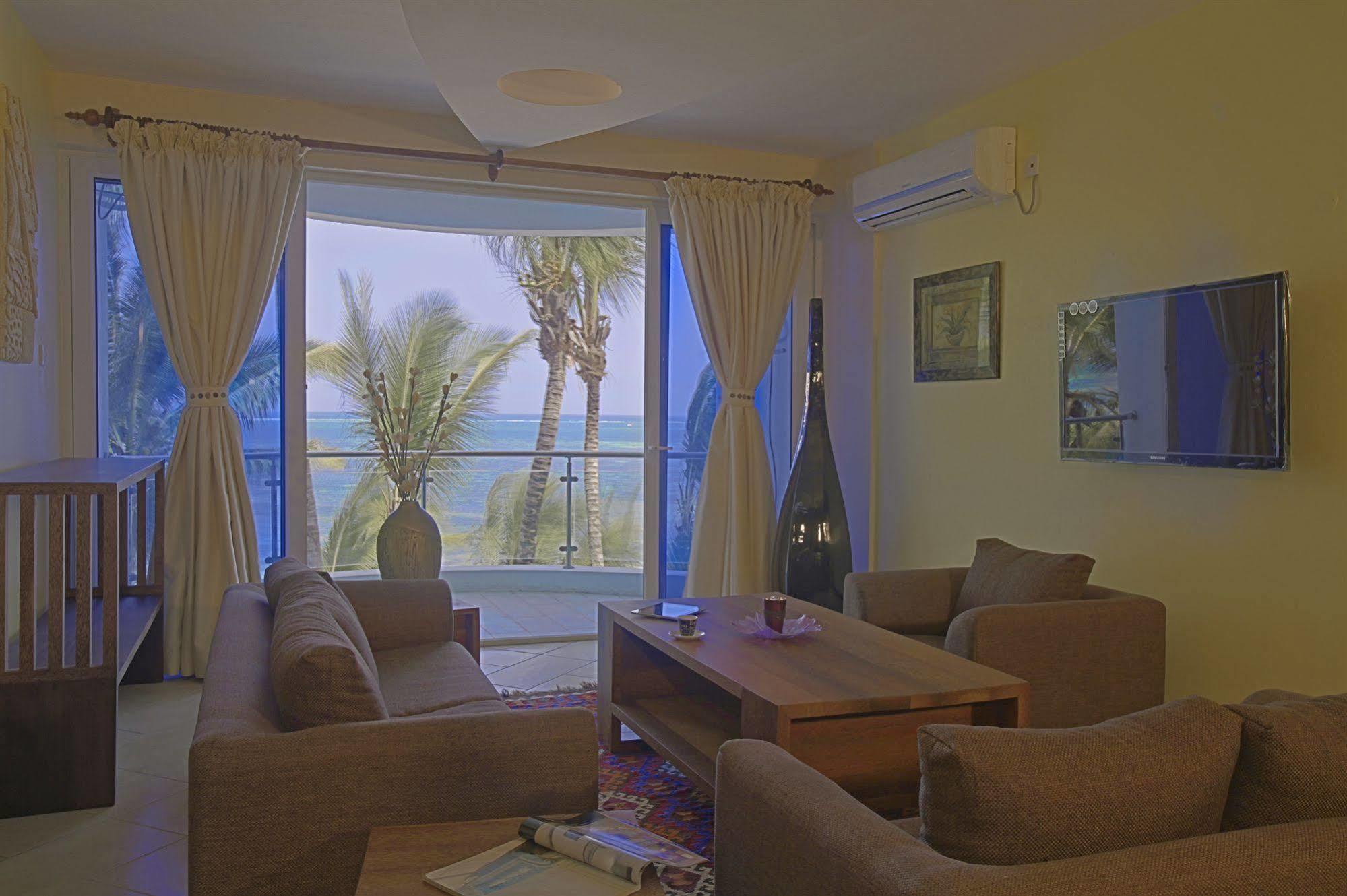 Cowrie Shell Beach Apartments Official Бамбури Екстериор снимка