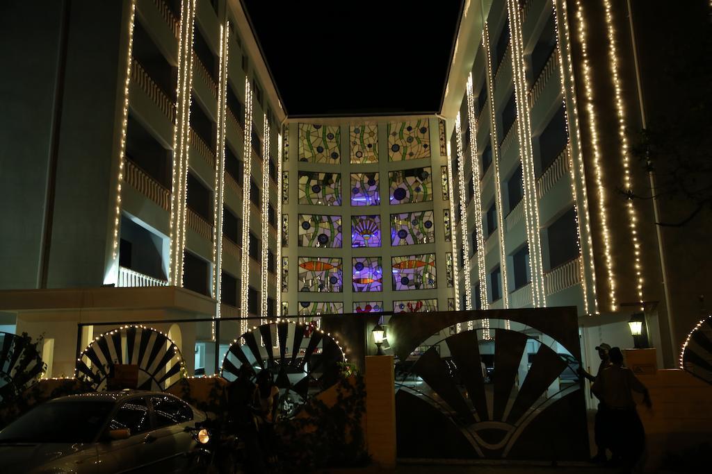 Cowrie Shell Beach Apartments Official Бамбури Екстериор снимка